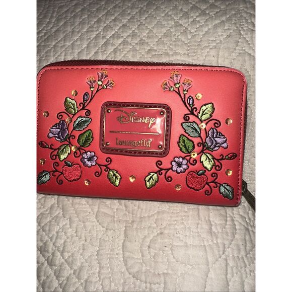 Loungefly Snow White & Seven Dwarfs Scene Wallet Princess Story Series - Picture 2 of 10